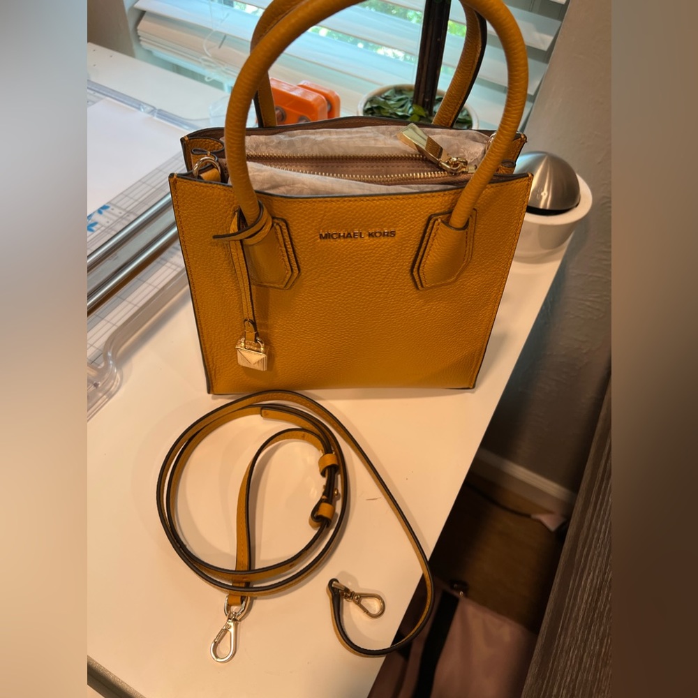 Michael Kors Crossbody